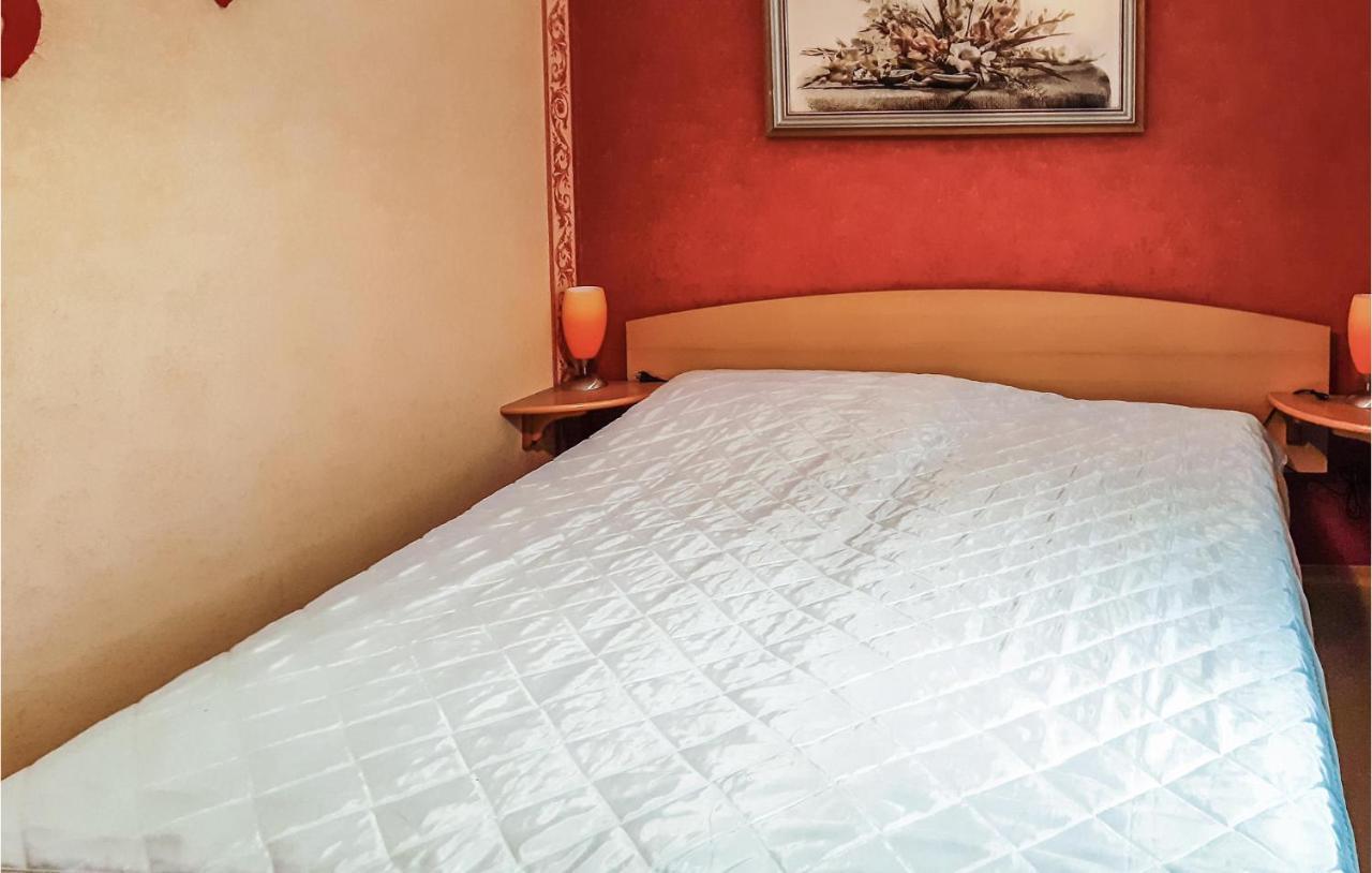 1 Bedroom Gorgeous Home In Loissin Extérieur photo